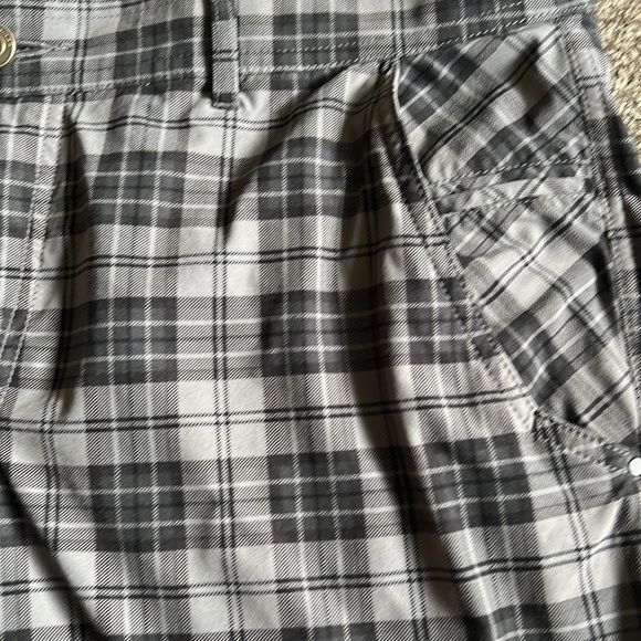 Lululemon Gray/black Men’s shorts size 38 - Picture 2 of 5